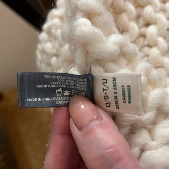 ROOTS Oversized Chunky Knit Scarf | Cozy Winter Essential Cream Neutral - Picture 7 of 11